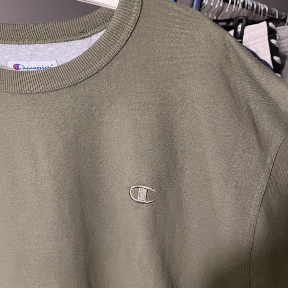Champion Crewneck - Picture 2 of 4